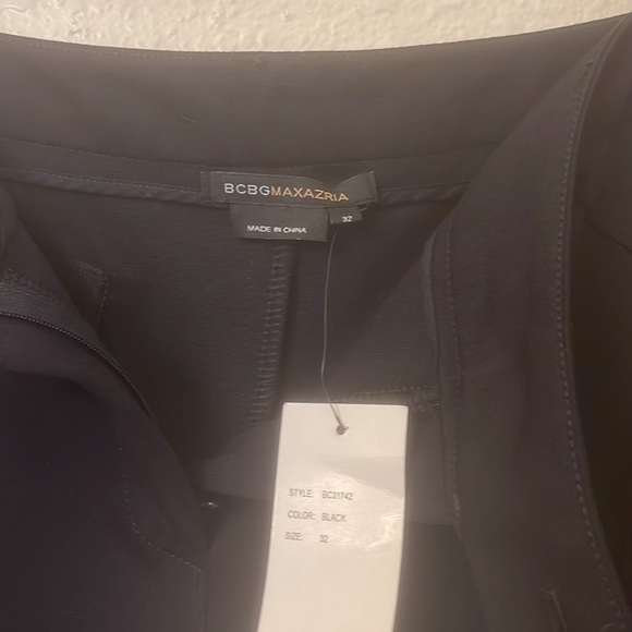 BCBGMaxazaria skinny pants, 32, with interesting, subtle detail. - Picture 7 of 8